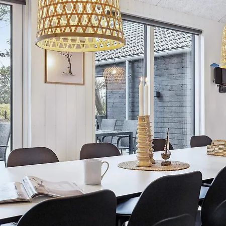 Spacious Retreat For 20 - By Traum * Henne Strand