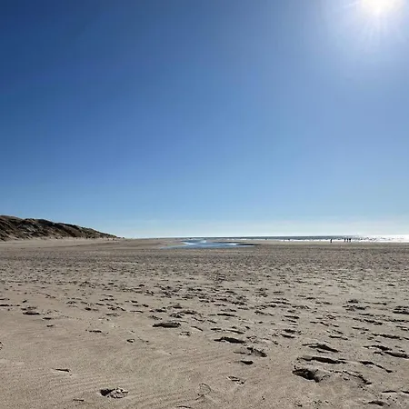 Spacious Retreat For 20 - By Traum Henne Strand