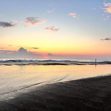 Spacious Retreat For 20 - By Traum * Henne Strand