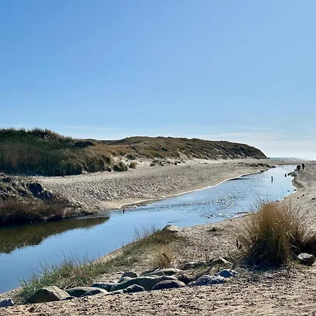 Spacious Retreat For 20 - By Traum * Henne Strand