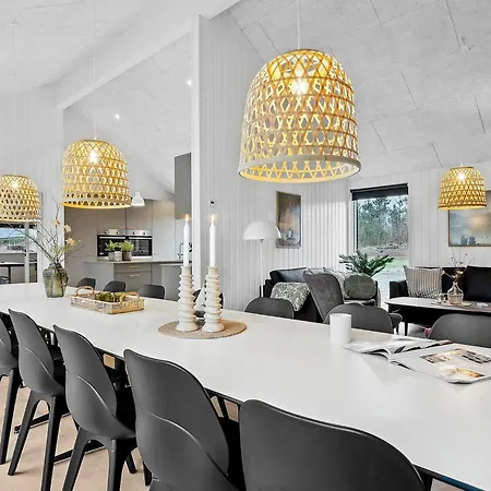 Spacious Retreat For 20 - By Traum Hébergement de vacances Henne Strand