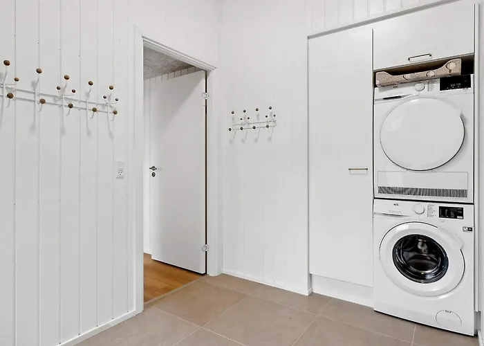 Spacious Retreat For 20 - By Traum *
