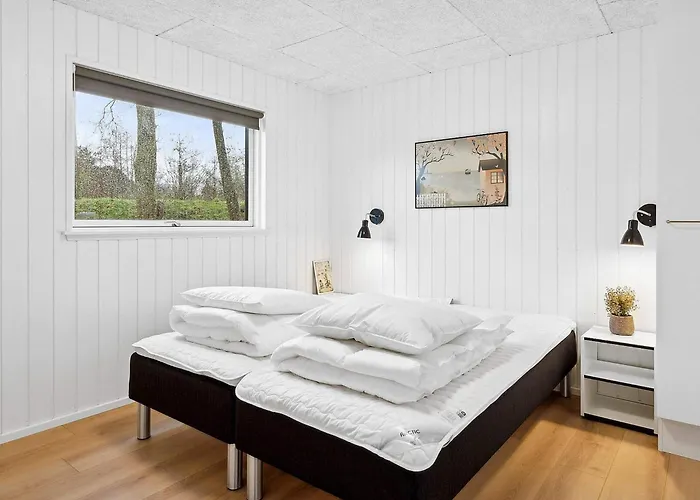 Spacious Retreat For 20 - By Traum