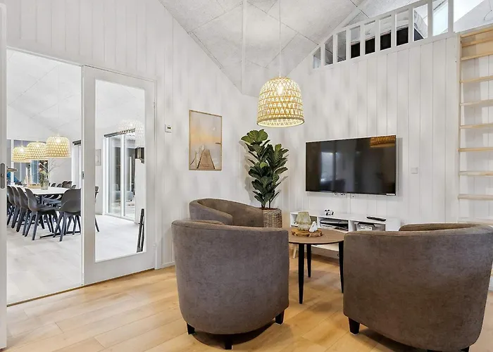 Spacious Retreat For 20 - By Traum *