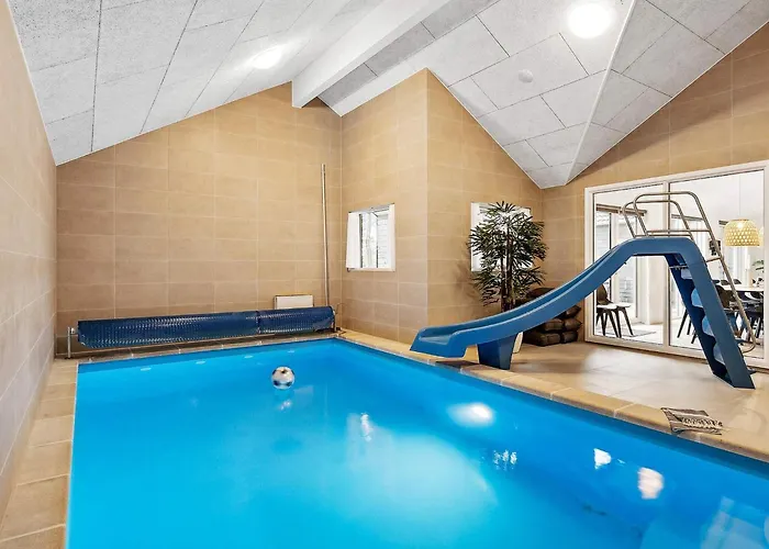 Spacious Retreat For 20 - By Traum Hébergement de vacances Henne Strand