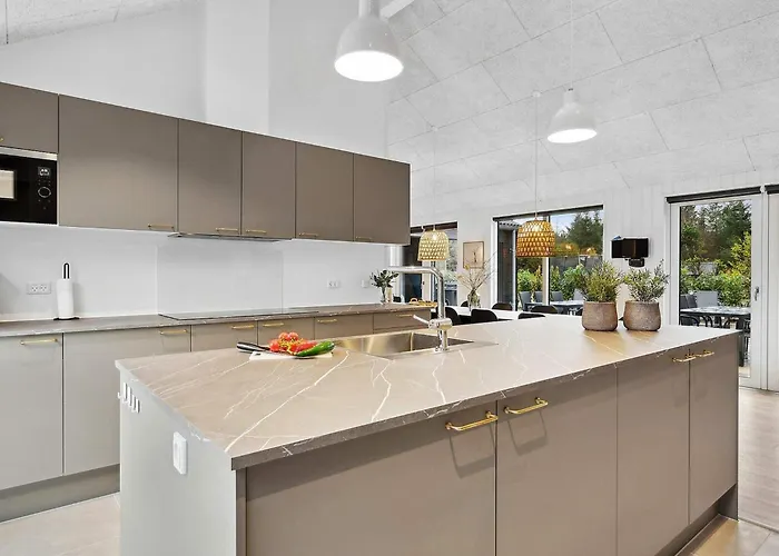 Spacious Retreat For 20 - By Traum Hébergement de vacances Henne Strand