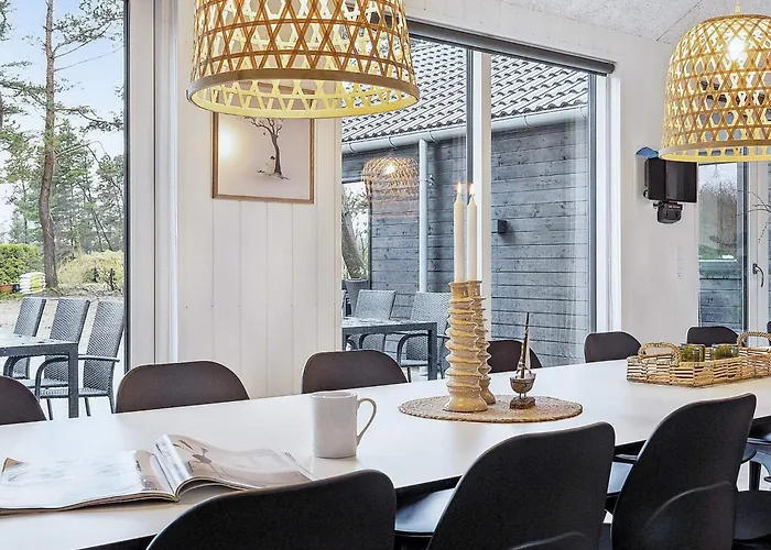 Spacious Retreat For 20 - By Traum * Henne Strand