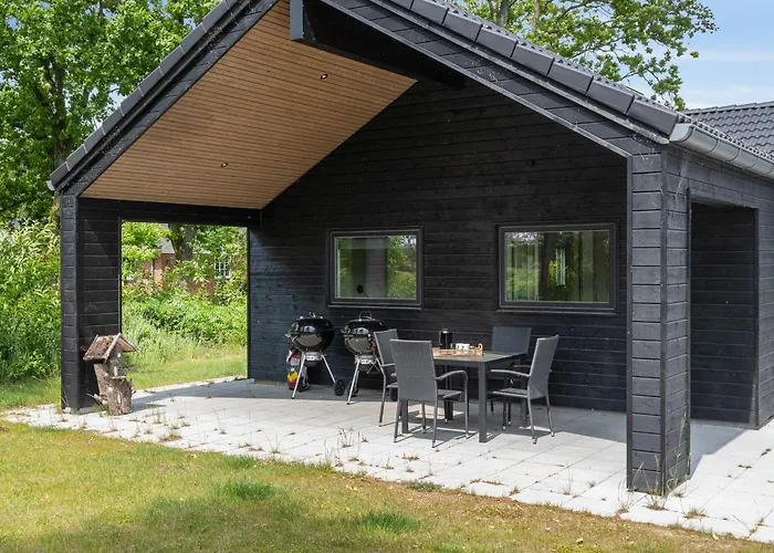 Spacious Retreat For 20 - By Traum