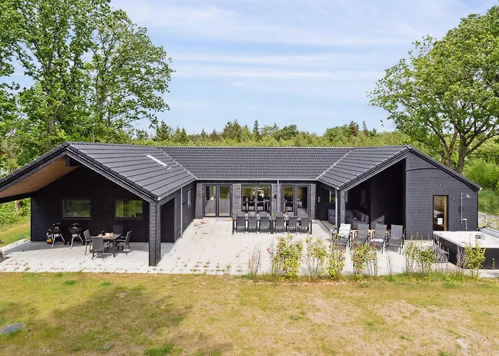 Spacious Retreat For 20 - By Traum *