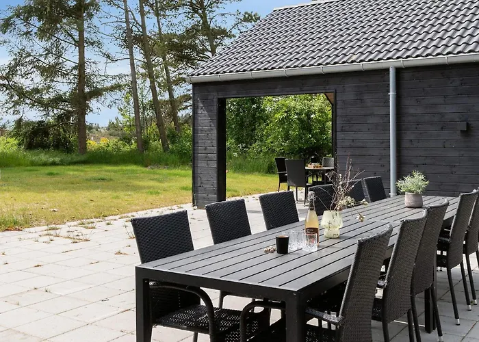 Spacious Retreat For 20 - By Traum Hébergement de vacances Henne Strand