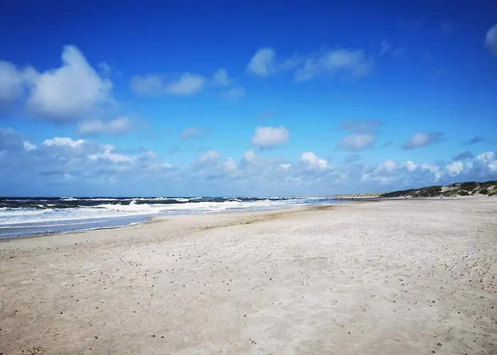 Spacious Retreat For 20 - By Traum * Henne Strand