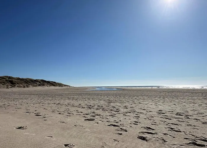 Spacious Retreat For 20 - By Traum Henne Strand