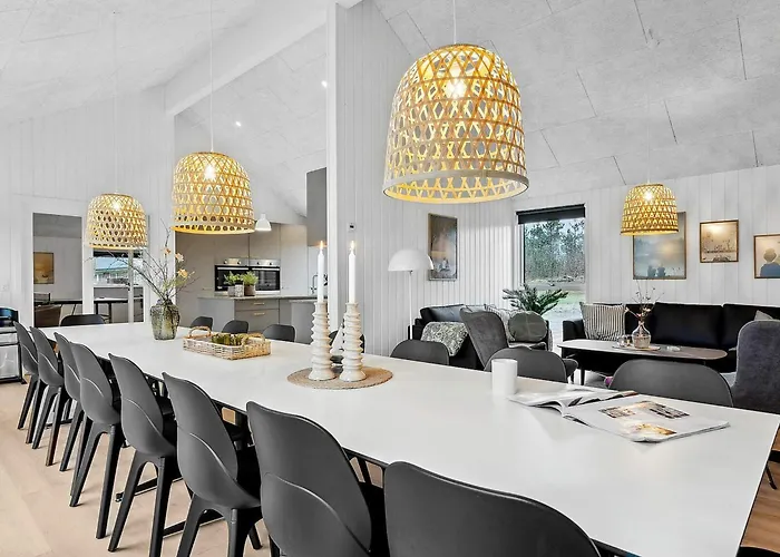 Spacious Retreat For 20 - By Traum Hébergement de vacances Henne Strand